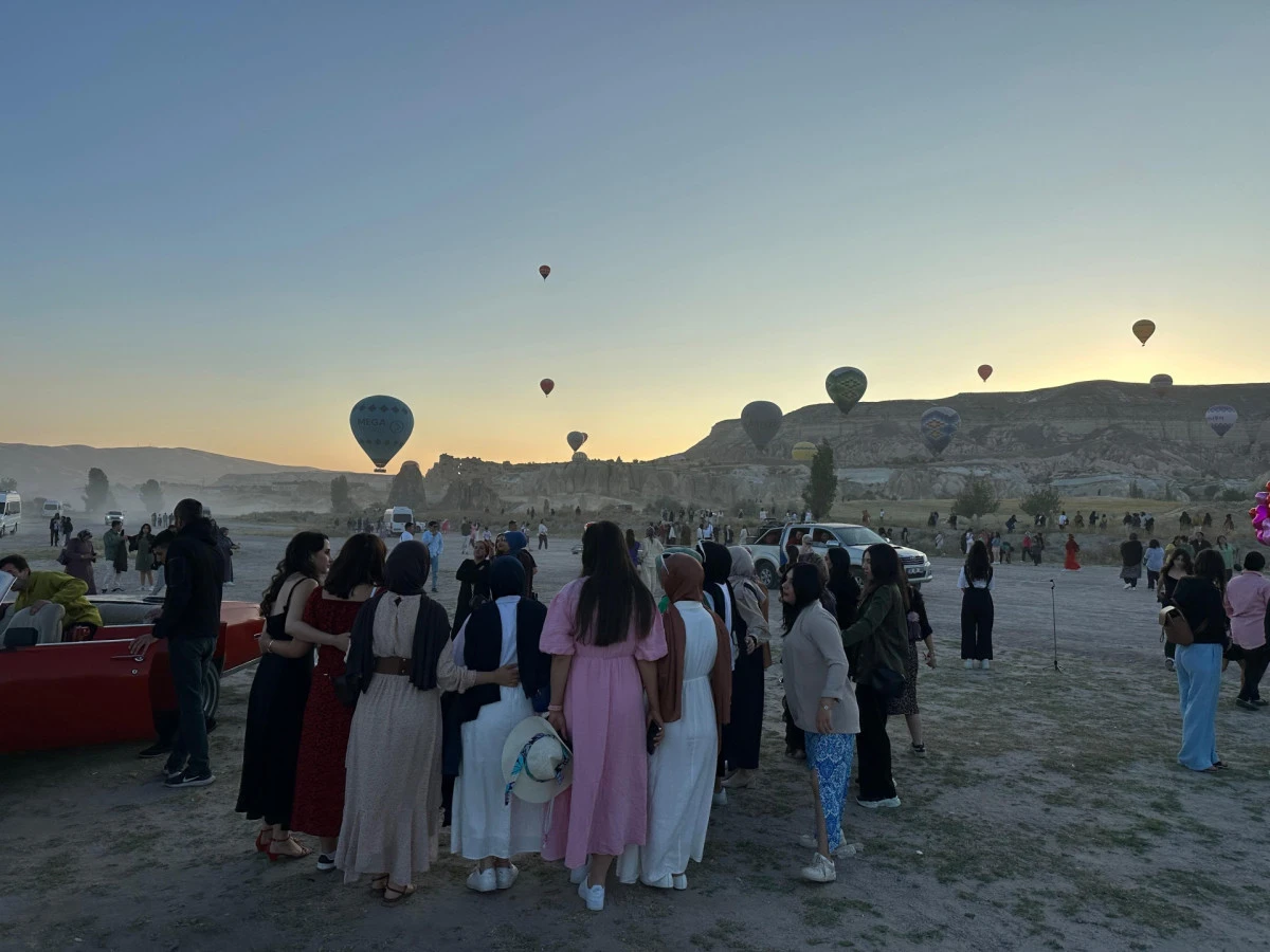 Finallerin Bitimiyle Üniversite Öğrencilerine Balon Seyri Etkinliği