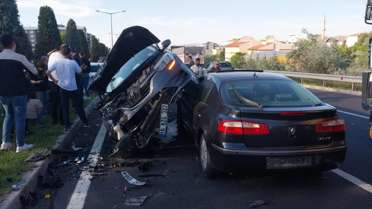 Nevşehir&rsquo;de Zincirleme Kaza: 4 Ara&ccedil; Birbirine Girdi!