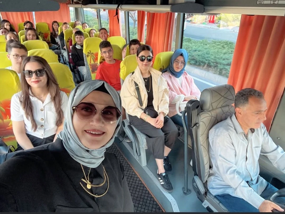 Özçelik’ten Öğrencilere Anlamlı Hediye