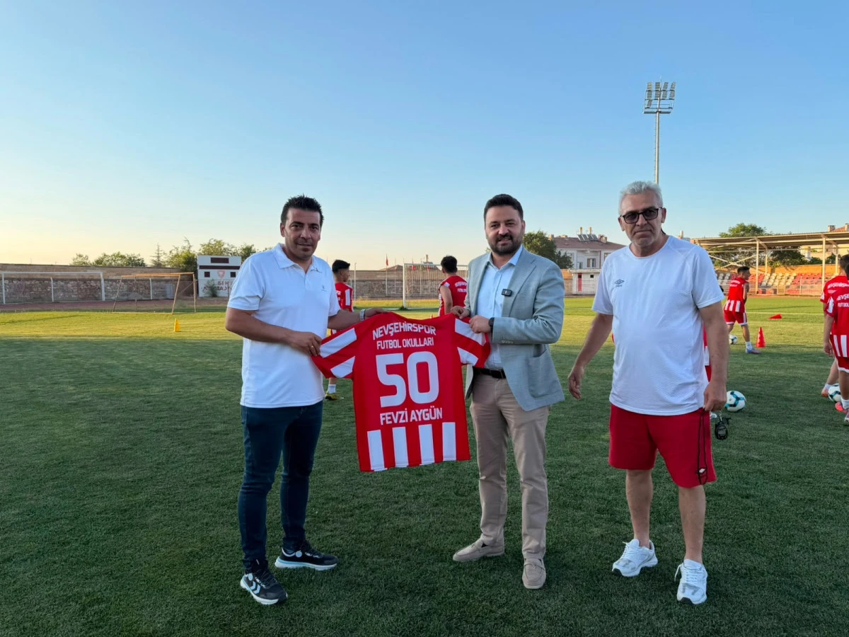 AK Parti İl Başkanı Ayg&uuml;n, Nevşehir Spor Futbol Okullarında sporcular ile buluştu