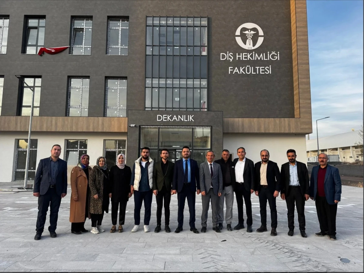 AK Parti İl Başkanı Ayg&uuml;n&rsquo;den NEV&Uuml; Diş Hekimliği Fak&uuml;ltesi&rsquo;ne Anlamlı Ziyaret