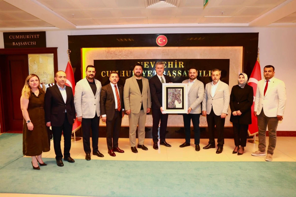 AK Parti İl Başkanı Muhammed Feyzi Ayg&uuml;n başkanlığındaki heyet Cumhuriyet Başsavcısı Adem &Ccedil;alış&rsquo;a hayırlı olsun ziyaretinde bulundu.