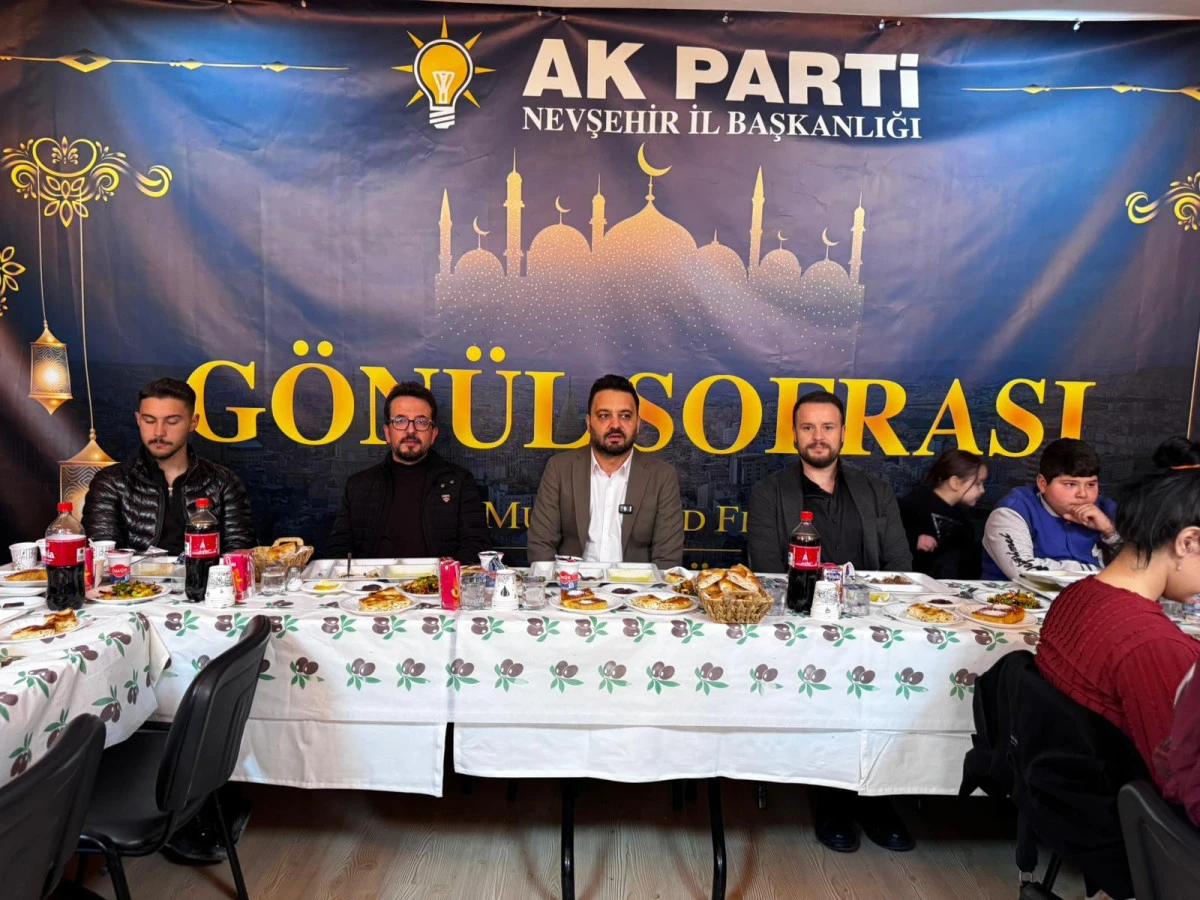 AK Parti Nevşehir Teşkilatı G&ouml;n&uuml;l Sofrasında Yetimlerle Buluştu