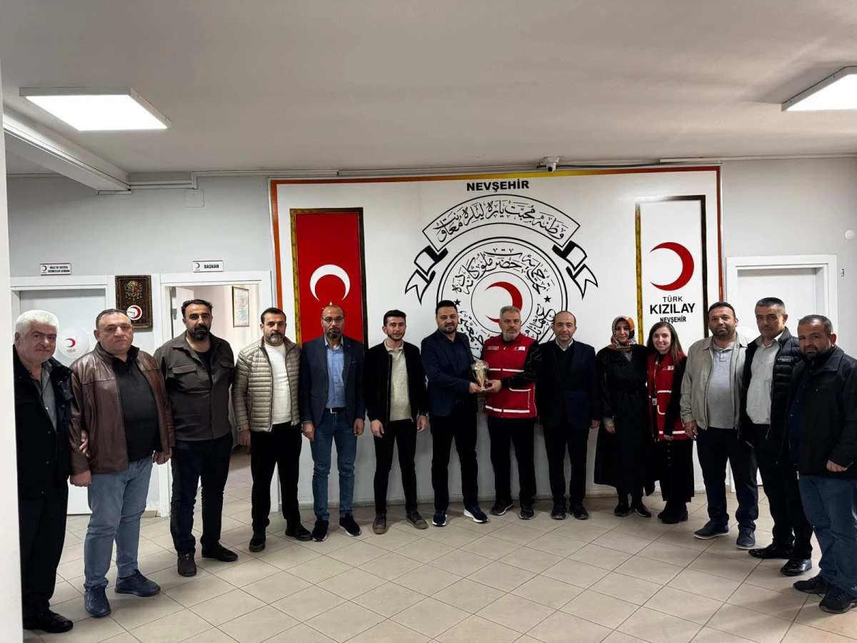 AK Parti Teşkilatından Kızılay Haftasında Anlamlı Ziyaret ve Kan Bağışı