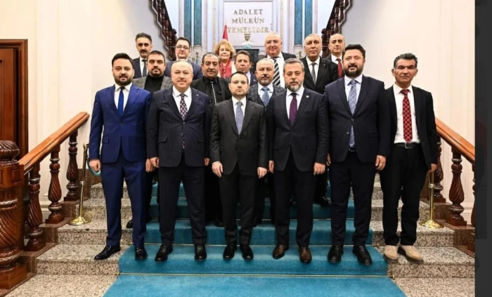 Ankara&rsquo;da Nevşehir Zirvesi: Adalet Bakanı Akın G&uuml;rlek&rsquo;e Hemşehrilerinden "G&ouml;vde G&ouml;sterisi" Gibi Ziyaret