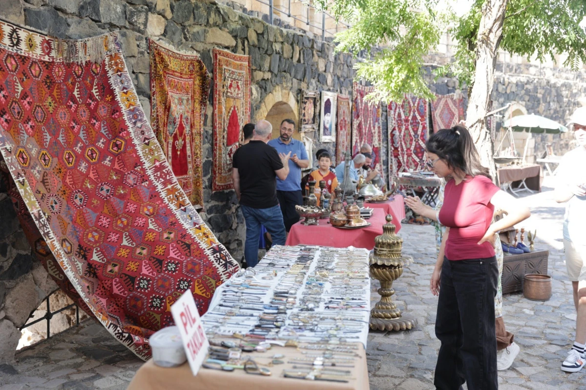 Antika ve Koleksiyon Meraklıları Tarihin Merkezinde Buluşuyor