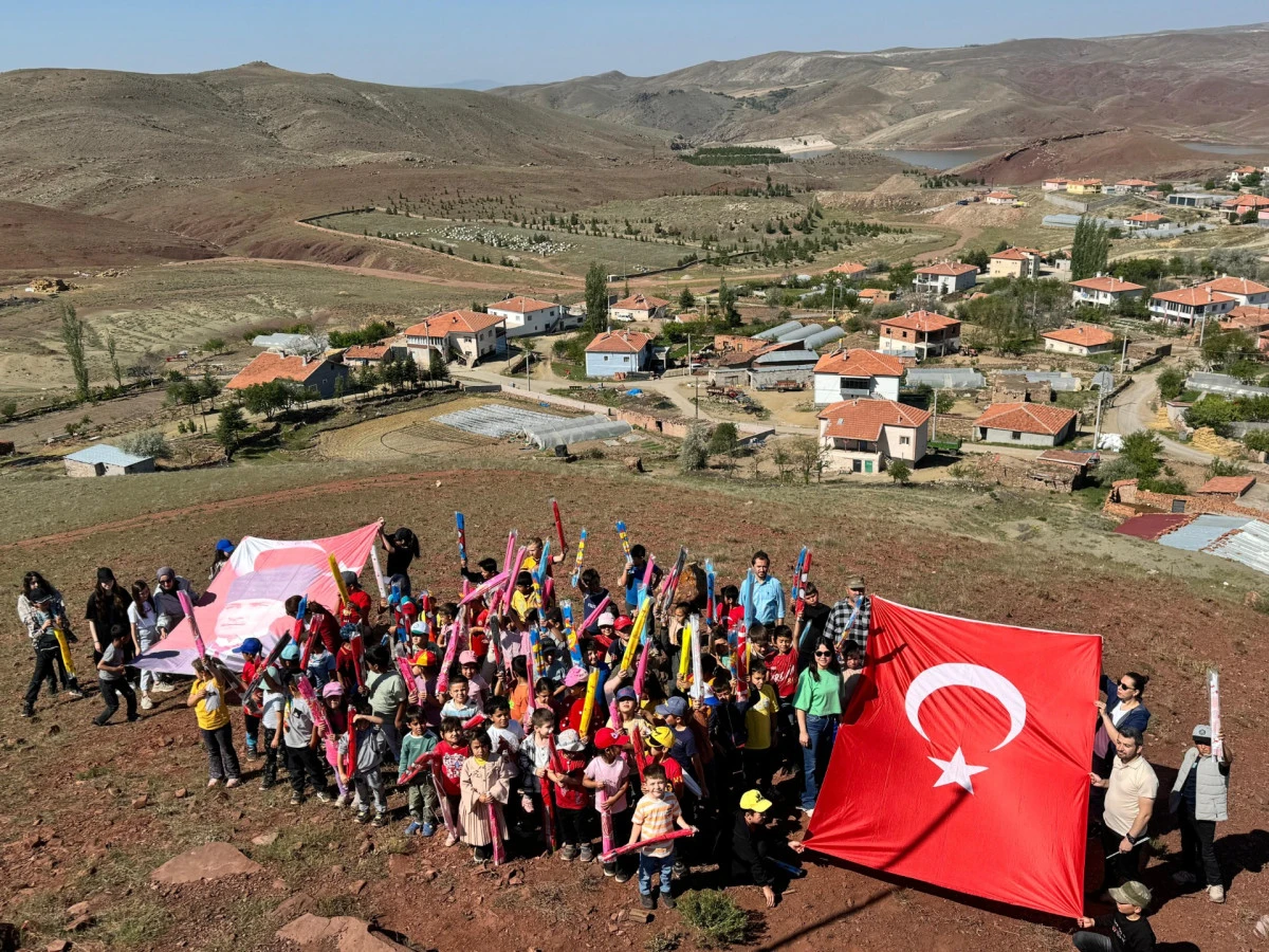 Ayhanlar İlkokulu’nda Uçurtmalar Gökyüzüyle Buluştu