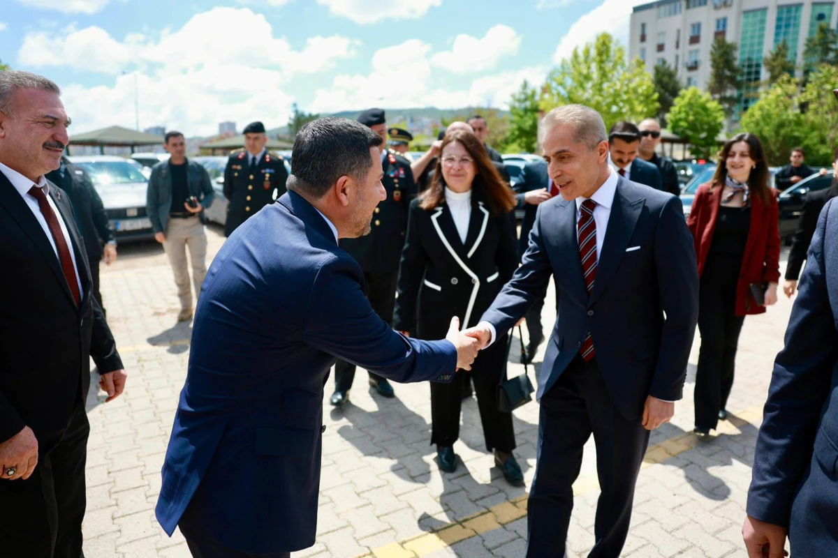 Belediye Başkanı Rasim Arı&rsquo;dan Bayramlaşma Maratonu