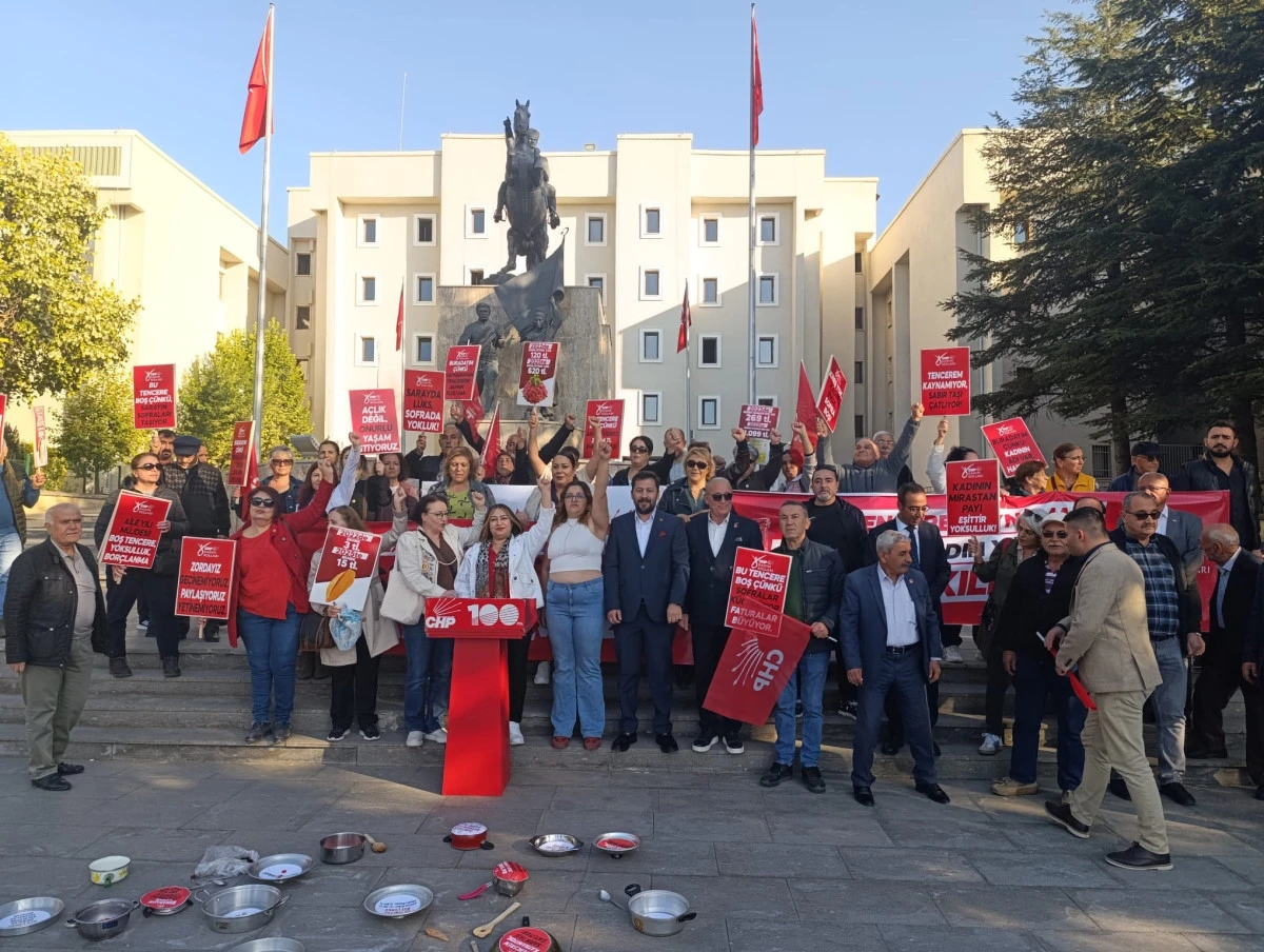 CHP Kadın Kolları AK Parti Hükümetini Protesto Etti
