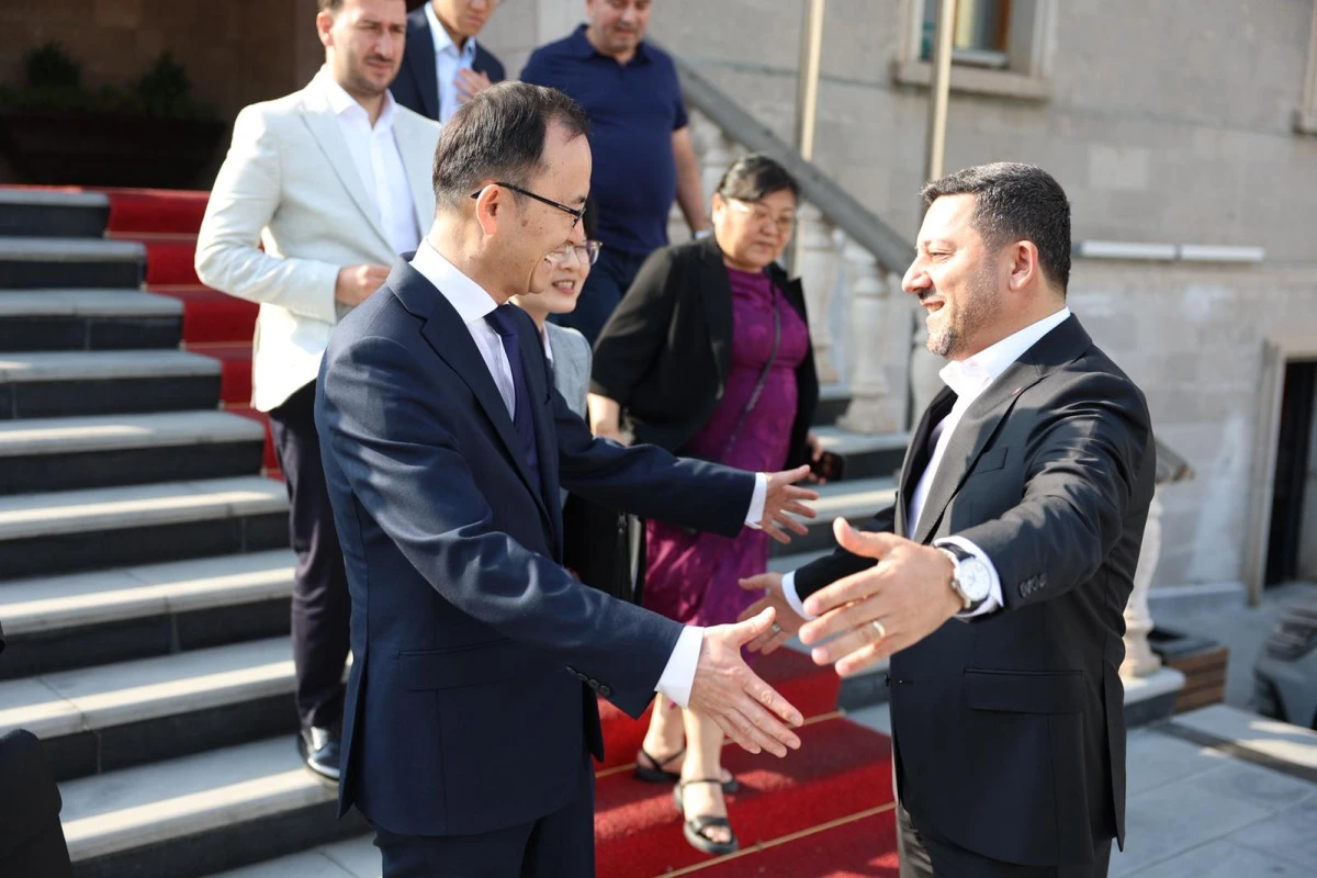 Çin Halk Cumhuriyeti Büyükelçisi Xuebin, Belediye Başkanı Arı’yı Ziyaret Etti