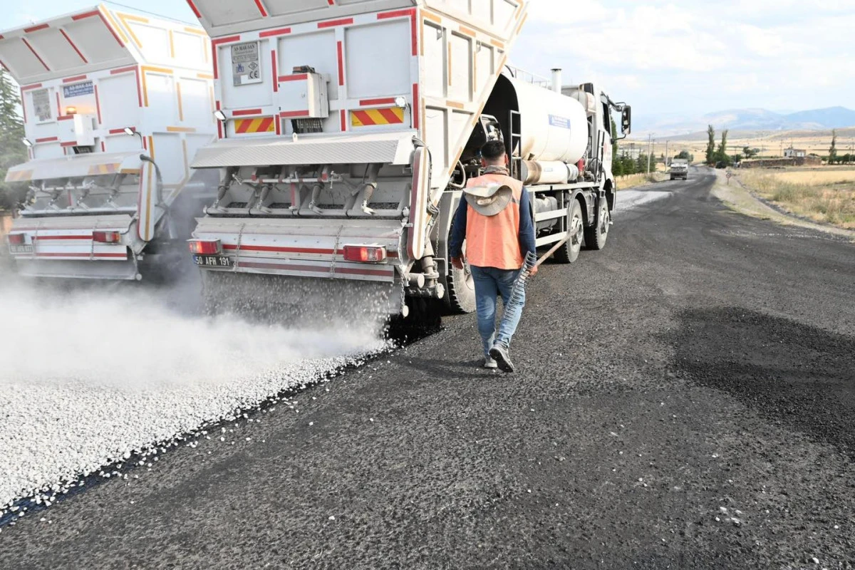 Derinkuyu&rsquo;da 17 Kilometrelik Asfalt &Ccedil;alışması Yerinde İncelendi