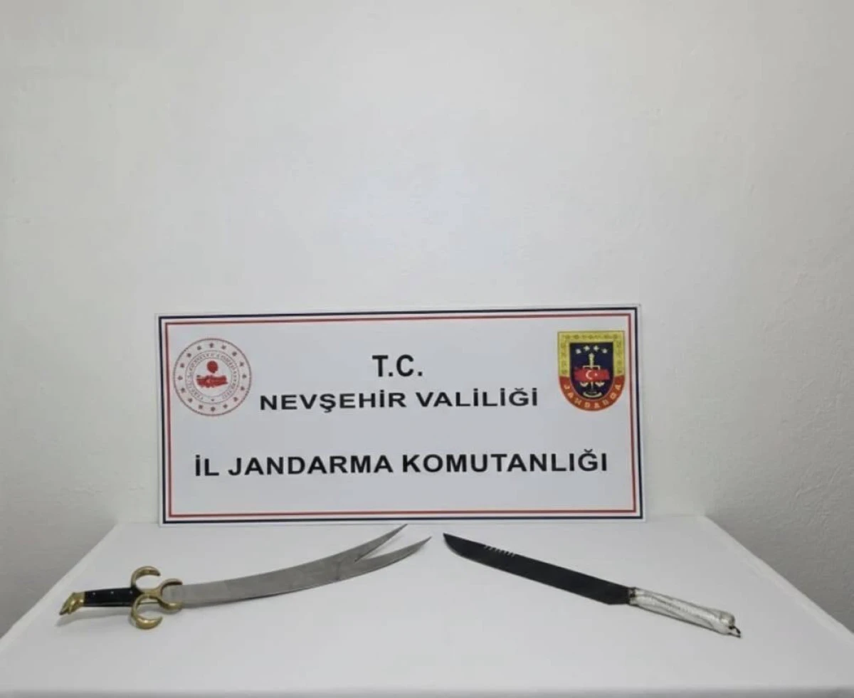 Derinkuyu'da ruhsatsız silah ve kılı&ccedil; ele ge&ccedil;irildi