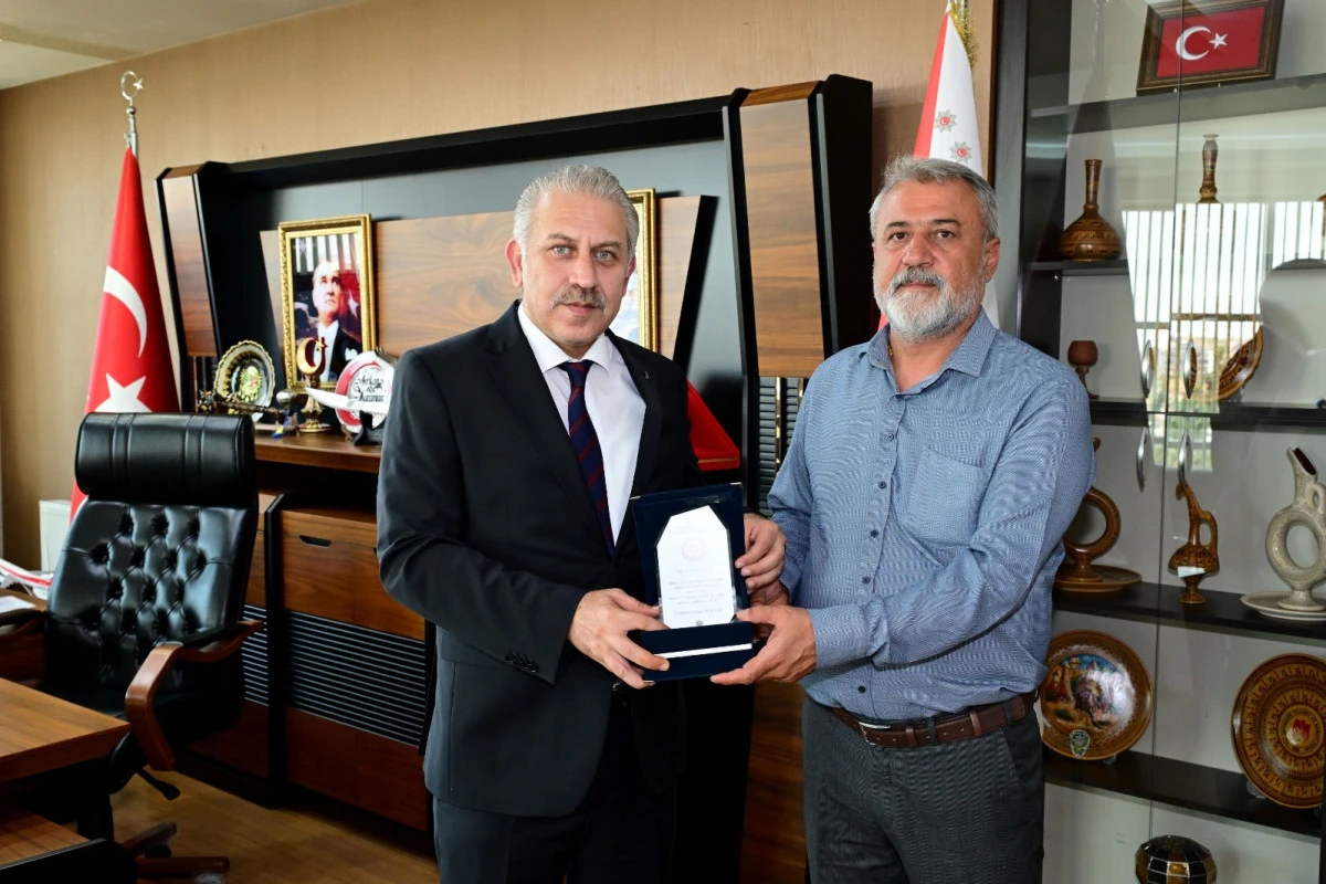 Emniyet M&uuml;d&uuml;r&uuml; Karaman, Emekliye Ayrılan Personelleri Plaketle Onurlandırdı