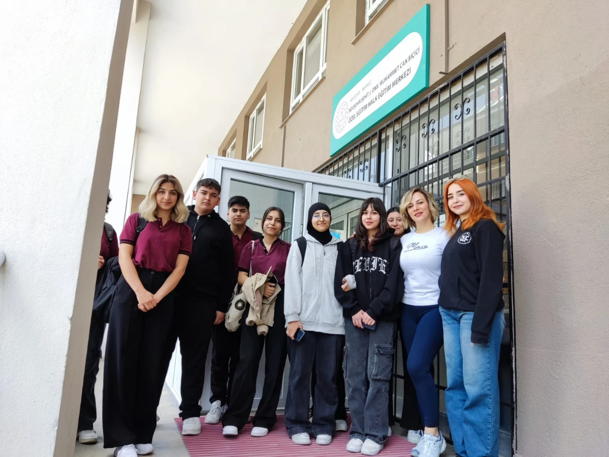 Genç AR-GE Projesiyle Öğrencilerden Halk Eğitimi Merkezine Ziyaret