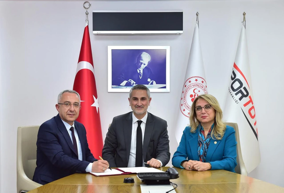 G&uuml;lşehir&rsquo;e Modern Y&uuml;zme Havuzu M&uuml;jdesi