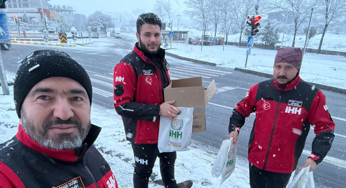 İHH ekipleri iftara yetişemeyenleri yalnız bırakmadı