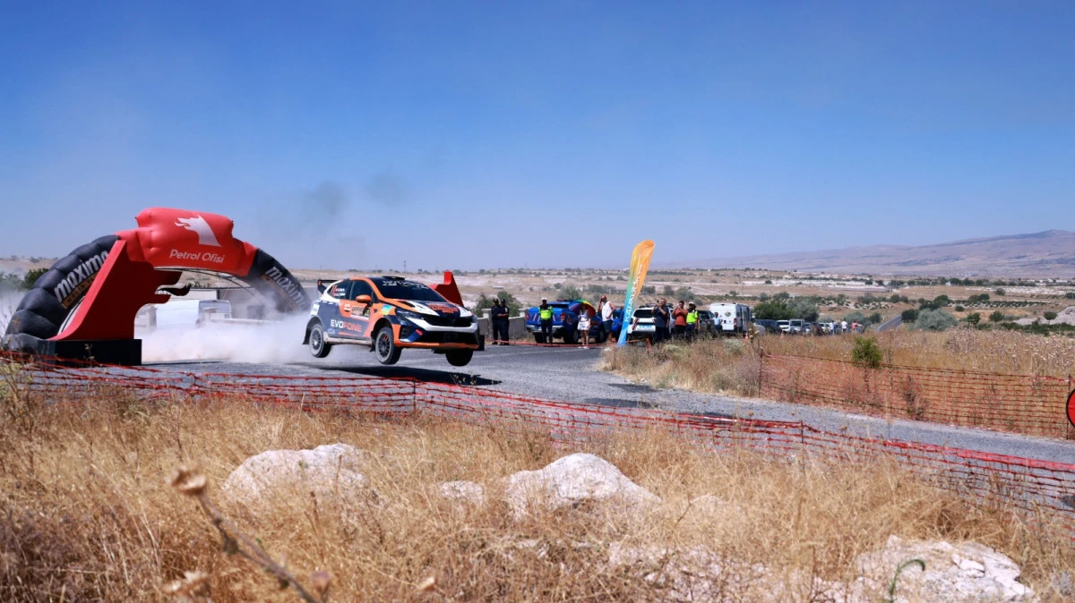 Kapadokya'da Ralli Heyecanı T&uuml;m Hızıyla S&uuml;r&uuml;yor