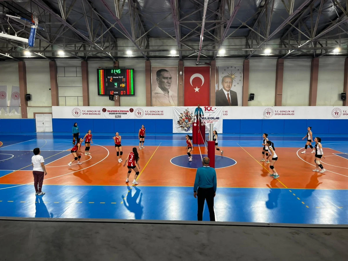 Kardelen voleybol takımı yarı finale y&uuml;kseldi