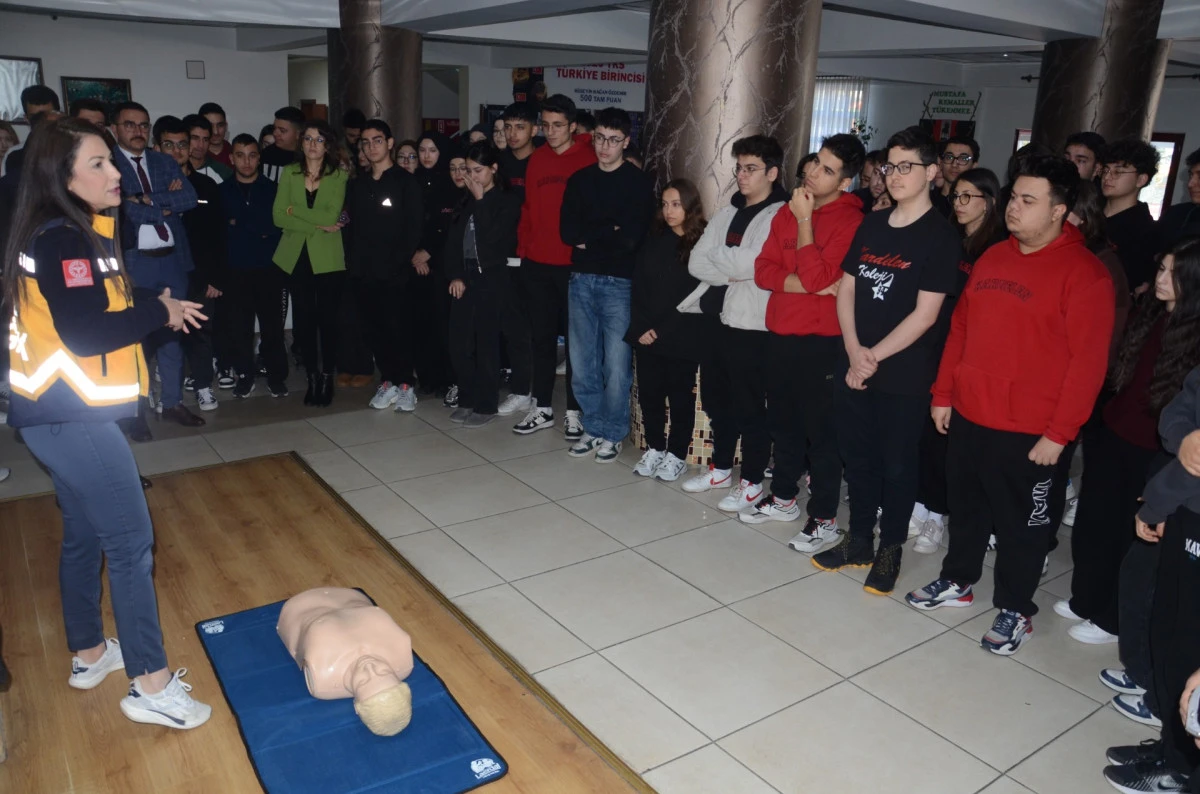 Kardelen&rsquo;de acil sağlık hizmeti ve OED cihazı anlatıldı