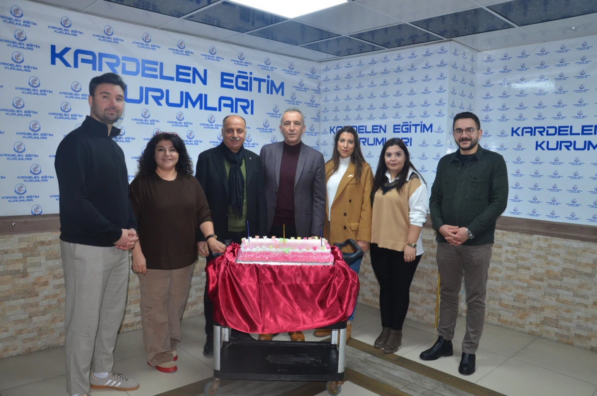 KARDELENDE KAYITLARA YOĞUN İLGİ PASTA KESİLEREK KUTLANDI   