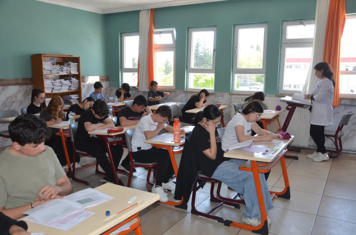 Kardelen&rsquo;de LGS sınavı &ouml;ncesinde son prova yapıldı   