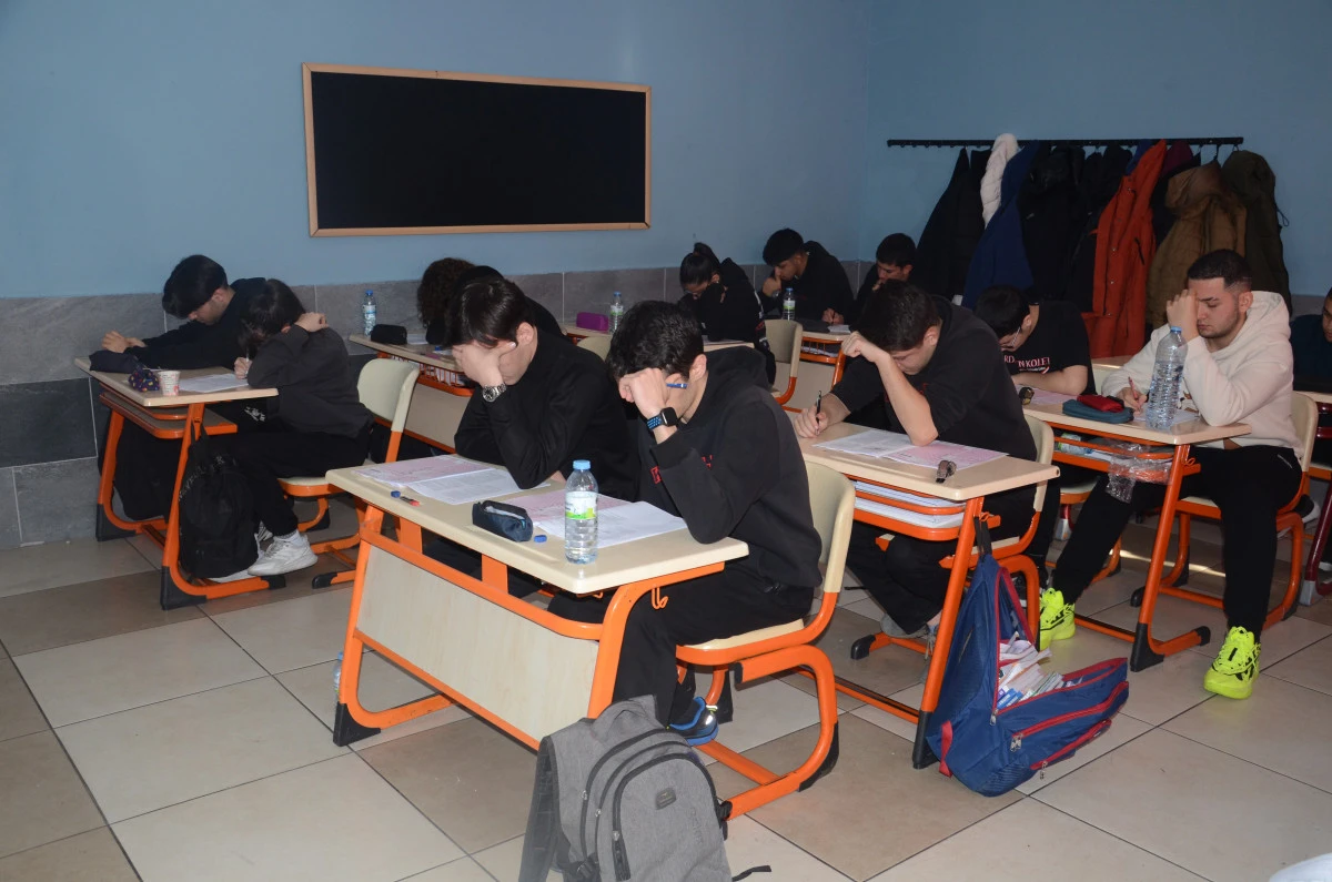 Kardelen&rsquo;de T&uuml;rkiye geneli TYT-AYT deneme sınavı yapıldı