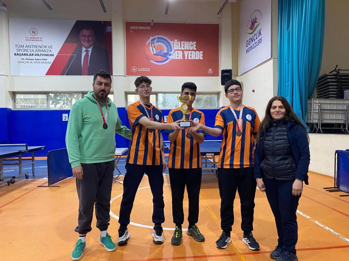 Kardelenli gen&ccedil;ler masa tenisinde 3. oldu