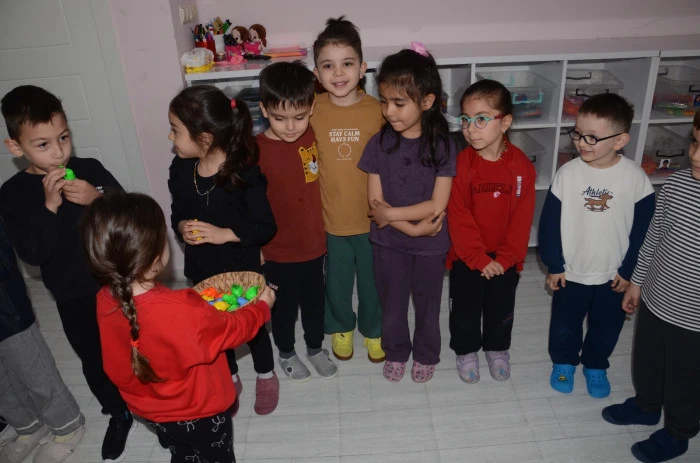Kardelenli minikler okulda bayram geleneğini yaşattı   