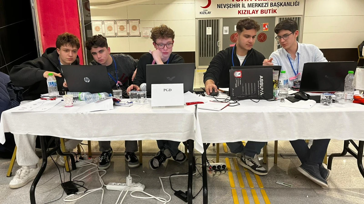 Kardelenli &ouml;ğrenciler "TUA Astro Hackathon"da uzayla buluştu   