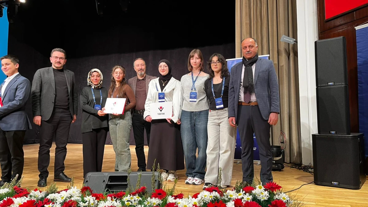 Kardelenli &ouml;ğrenciler T&Uuml;BİTAK&rsquo;ta b&ouml;lge derecesi kazandı