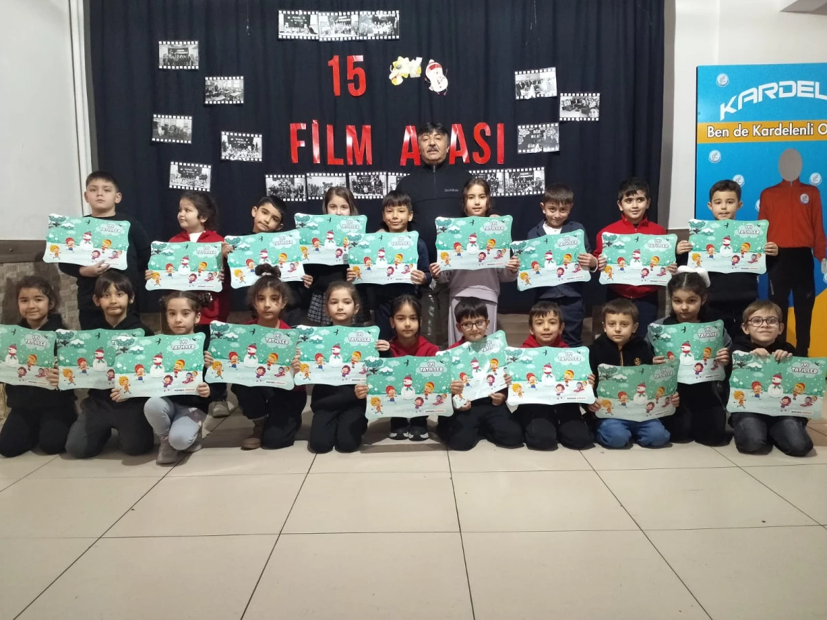 Kardelenli &ouml;ğrencilerin karne coşkusu   