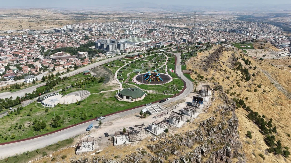 Kayaşehir Turizm Adası'nda Bungalov Evler Hızla Y&uuml;kseliyor