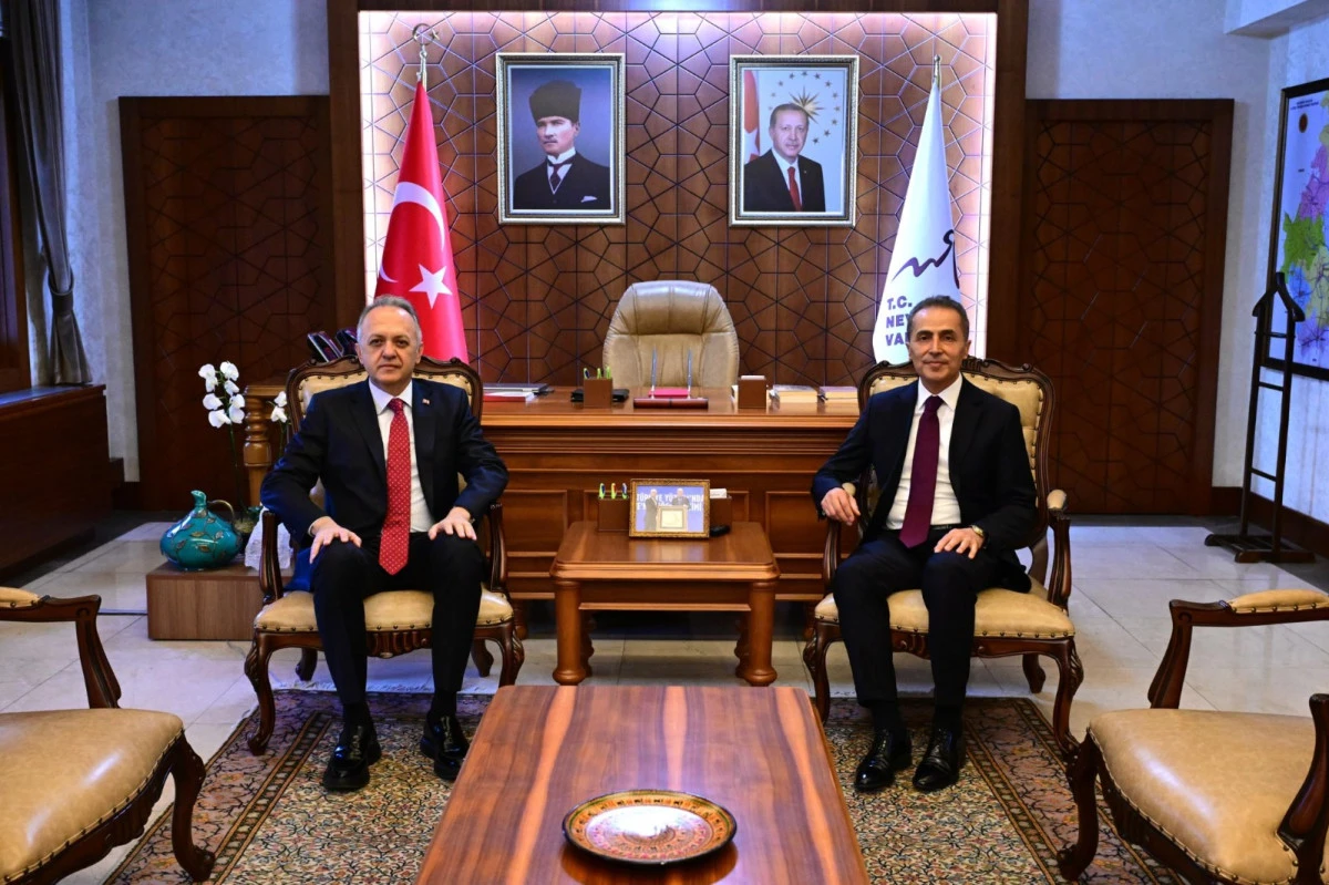 K&uuml;lt&uuml;r ve Turizm Bakan Yardımcısı G&ouml;khan Yazgı, Nevşehir Valisi H&uuml;seyin K&ouml;k&rsquo;&uuml; ziyaret ederek bir s&uuml;re g&ouml;r&uuml;şt&uuml;.
