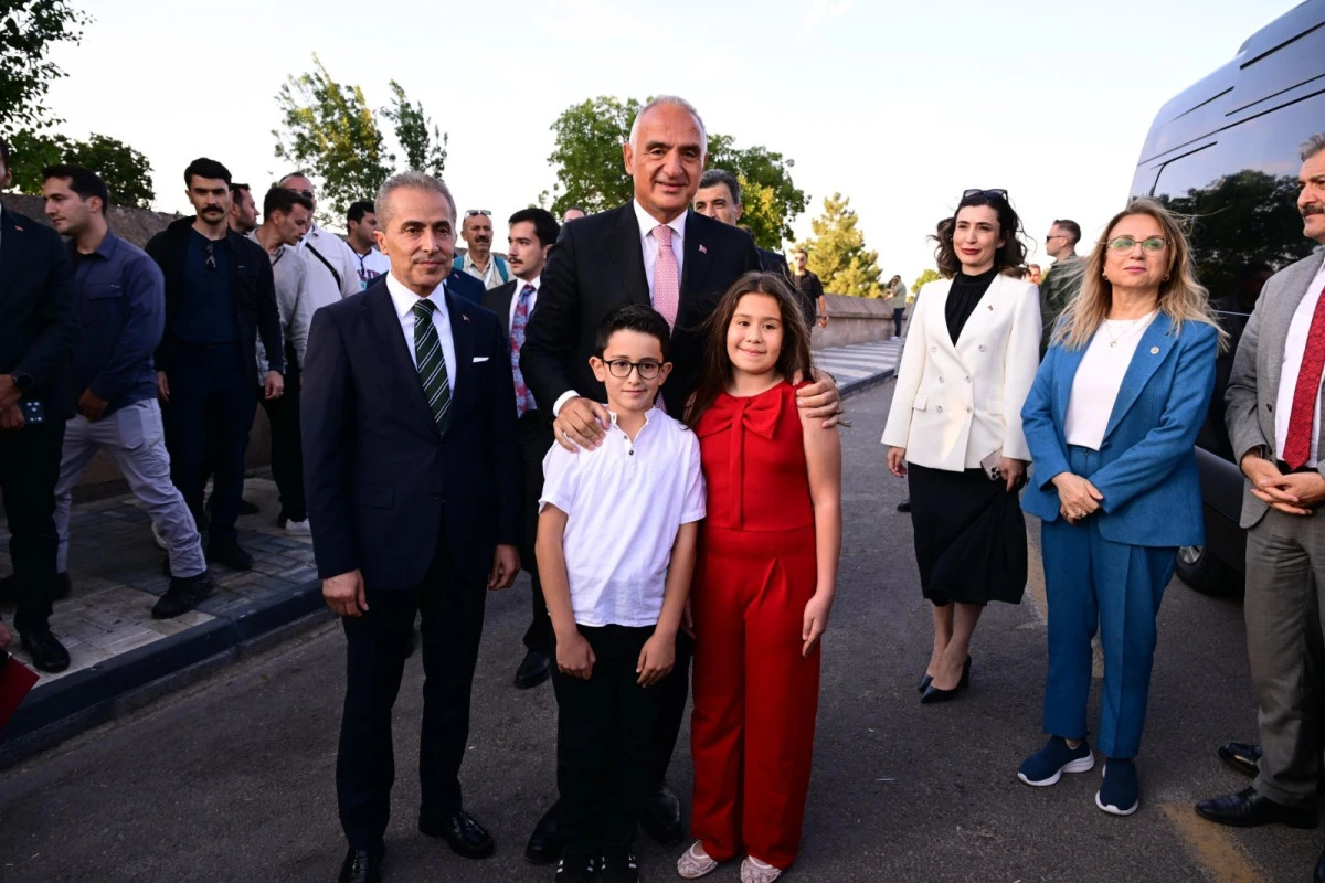 K&uuml;lt&uuml;r ve Turizm Bakanı Ersoy, Hacı Bektaş Veli T&uuml;rbesini ziyaret etti
