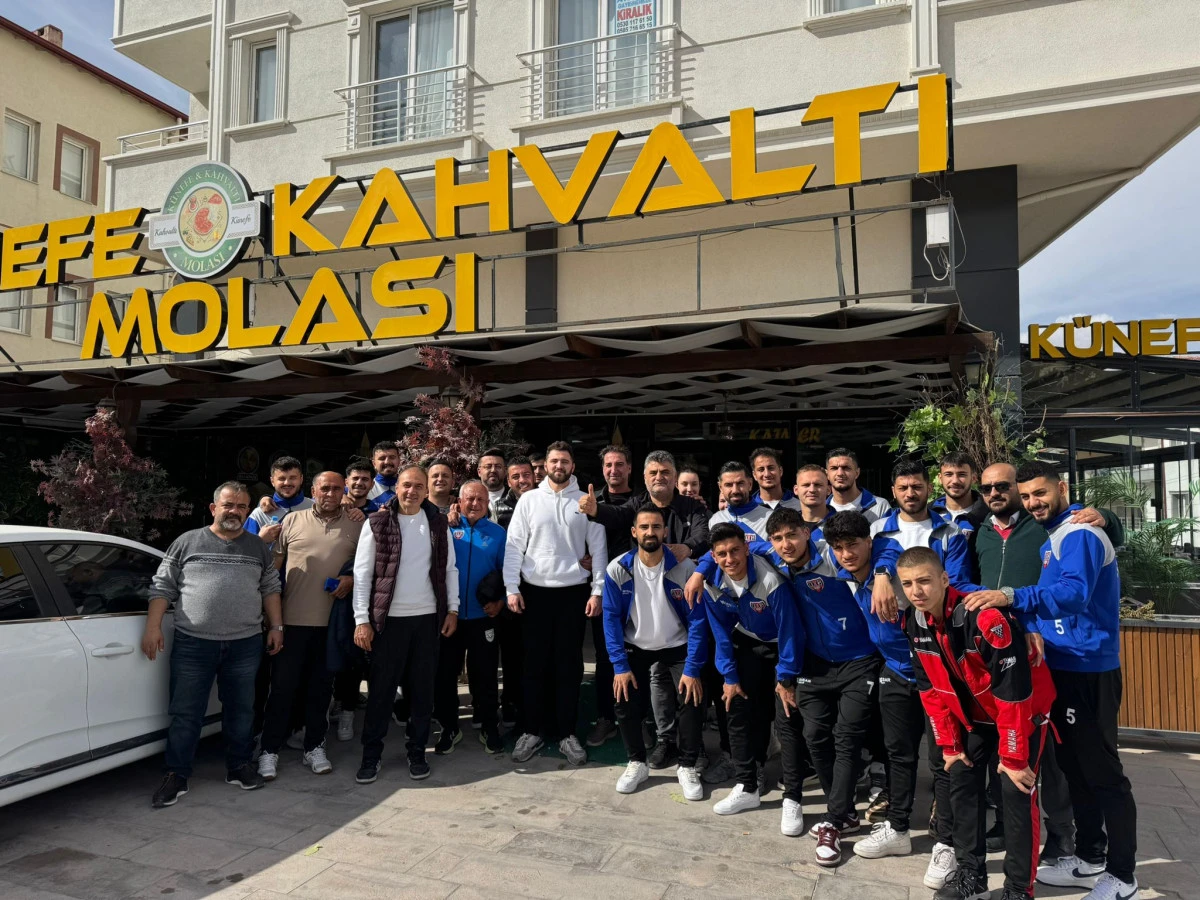  Meterisliler Taraftar Grubu  Derinkuyugücü futbol takımına kahvaltı verdi.