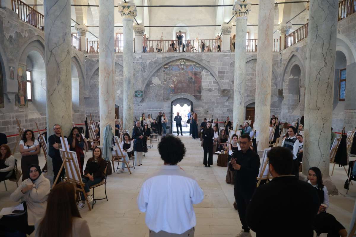 Moria Sanat’tan Nevşehir Kalesi Meryem Ana Kilisesinde 100 Kişilik Resim Terapisi Etkinliği