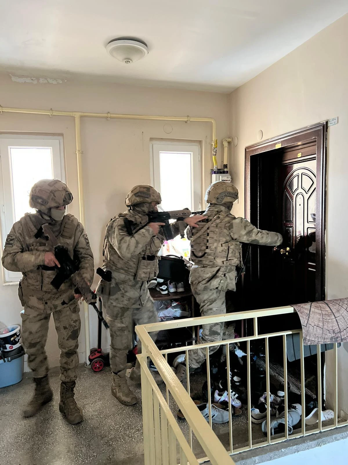 Nevşehir Jandarmasından Uyuşturucu ve Silah Operasyonu: