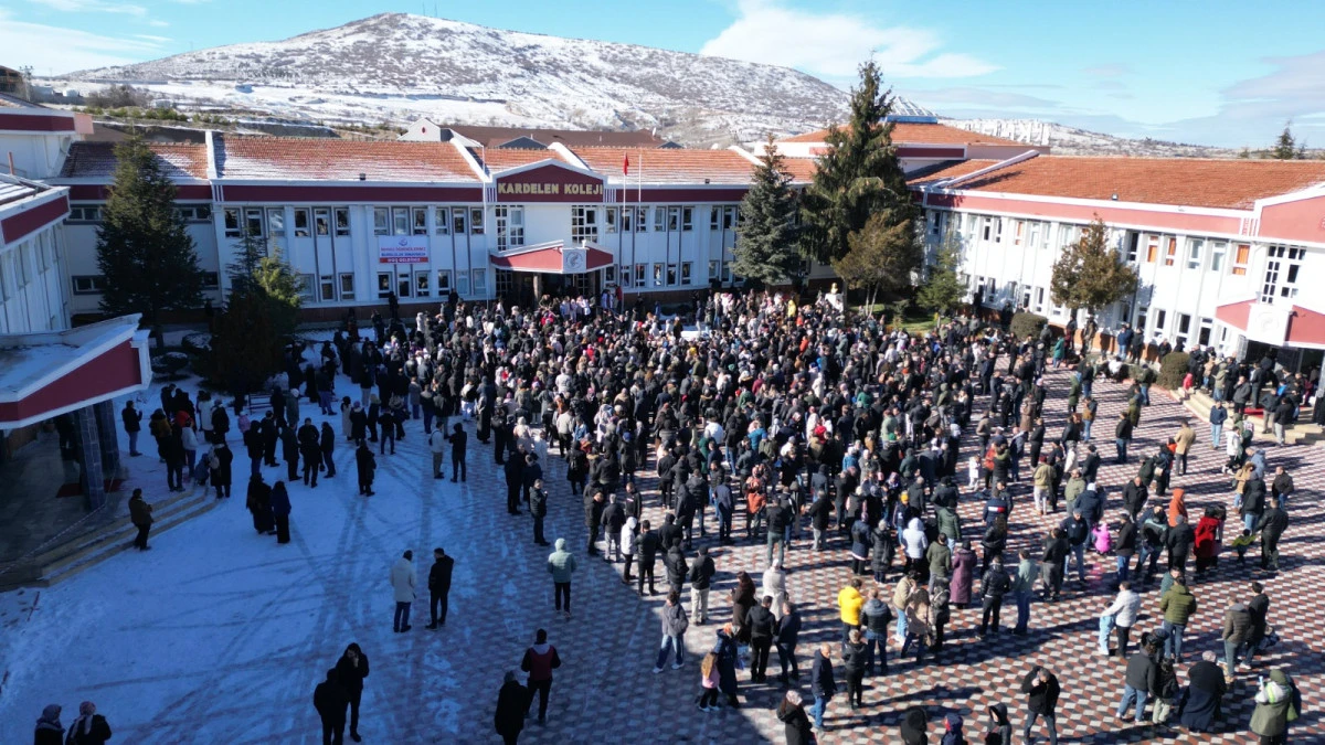 Nevşehir tarihinin en kalabalık bursluluk sınavı Kardelen&rsquo;de yapıldı   
