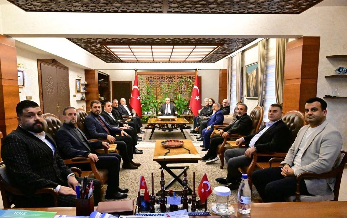 Nevşehir Ticaret ve Sanayi Odası (NTSO) Başkan Adayı Mehmet Ali &Ouml;bekli beraberindekib heyet ile Nevşehir Valisi Ali Fidan&rsquo;ı ziyaret etti.