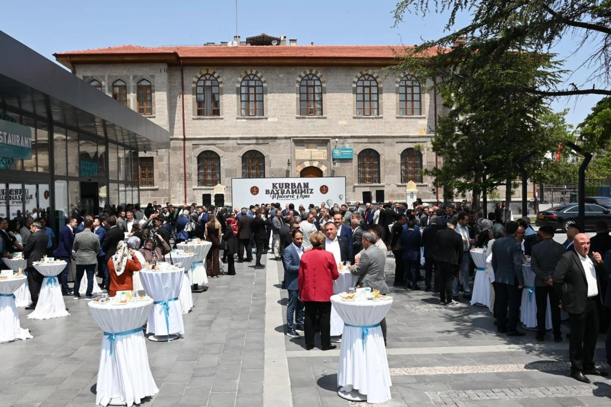 Nevşehir’de Bayram Coşkusu:  Vali Fidan, Geleneksel Bayramlaşma Programına Katıldı