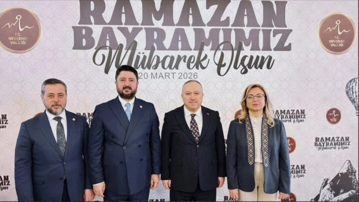 Nevşehir&rsquo;de Bayramın Adresi Topuzlu Han Oldu: Protokol ve Vatandaşlar Kucaklaştı