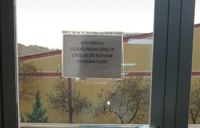 Nevşehir&rsquo;de " Bozuk Kapı" İsyanı: Vatandaş Hizmete Erişmekte Zorlanıyor!