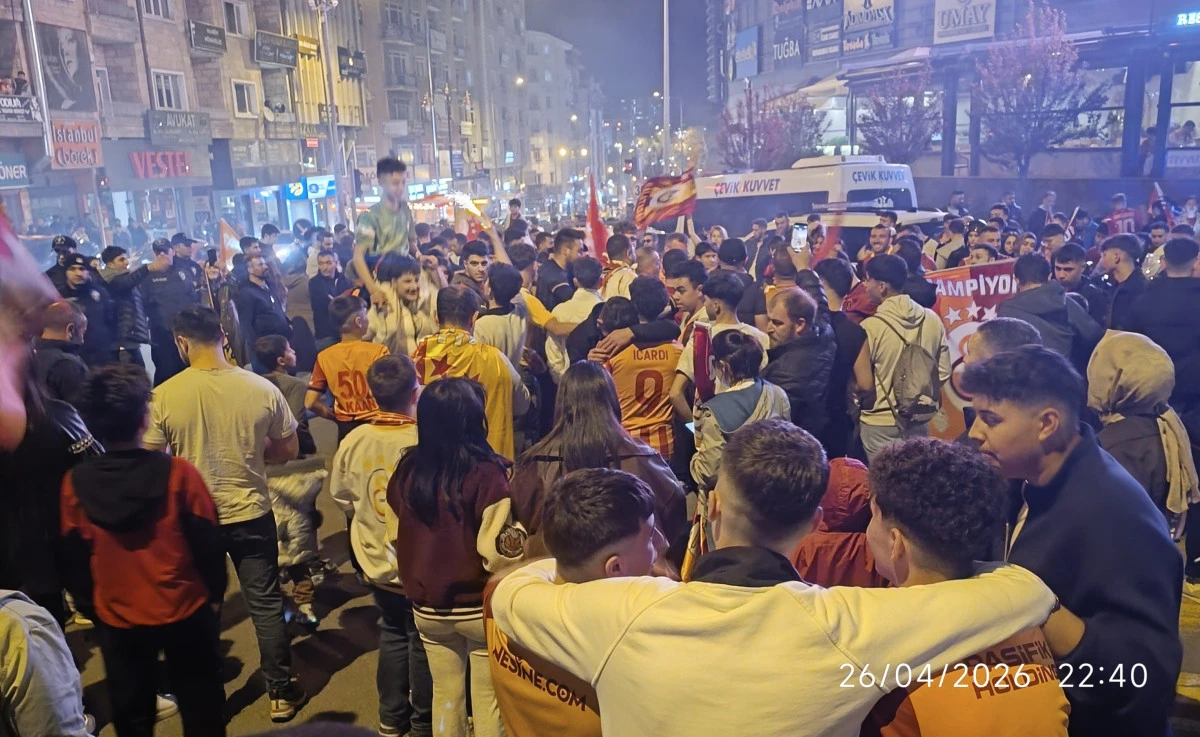 Nevşehir&rsquo;de Derbi Mesaisi: Sokaklar Sarı-Kırmızıya Boyandı!