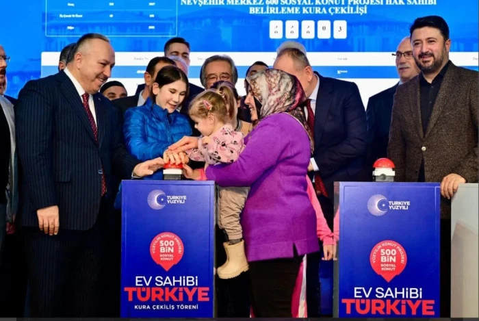 Nevşehir&rsquo;de Konut Heyecanı: 2 Bin 368 Ailenin Tapu Hayali Ger&ccedil;ek Oldu