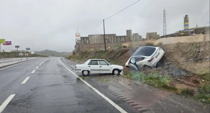 Nevşehir&rsquo;de Yağmur Kazaları Beraberinde Getirdi: 3 Ayrı Kaza, 1 Yaralı