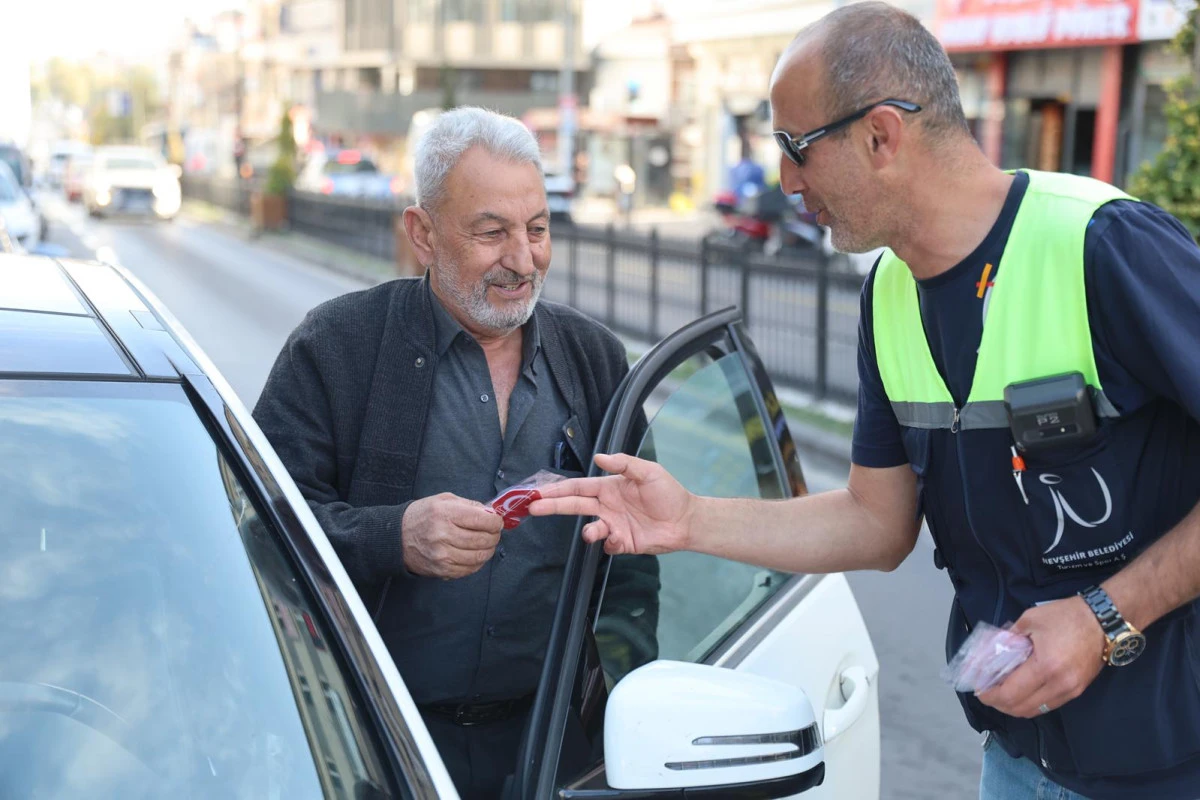 Nevşehirli Sürücülere Araç Kokusu Hediye Edildi