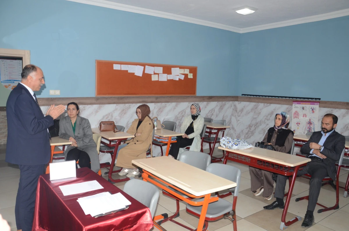 Özel Kardelen Fen ve Anadolu Lisesinde 10. sınıfların veli toplantısı yapıldı