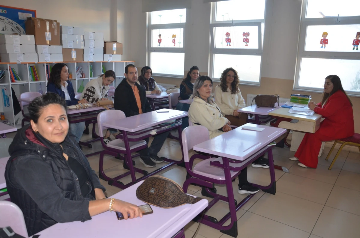 Özel Kardelen İlköğretim Okulunda 4. ve 6. sınıfların veli toplantısı yapıldı