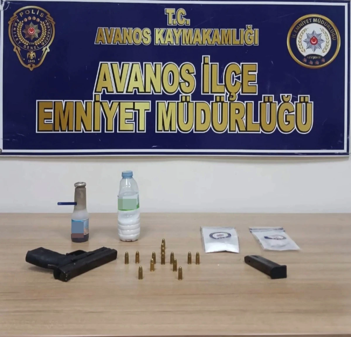 Ruhsatsız Silah ve Uyuşturucu Madde Ele Ge&ccedil;irildi