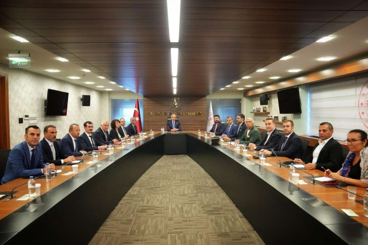 Turizmciler Bakan Ersoy ile görüştüler